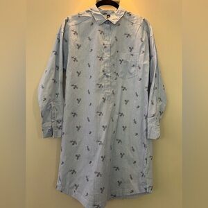 H and m button down blue and white flowered top. New with tags!!